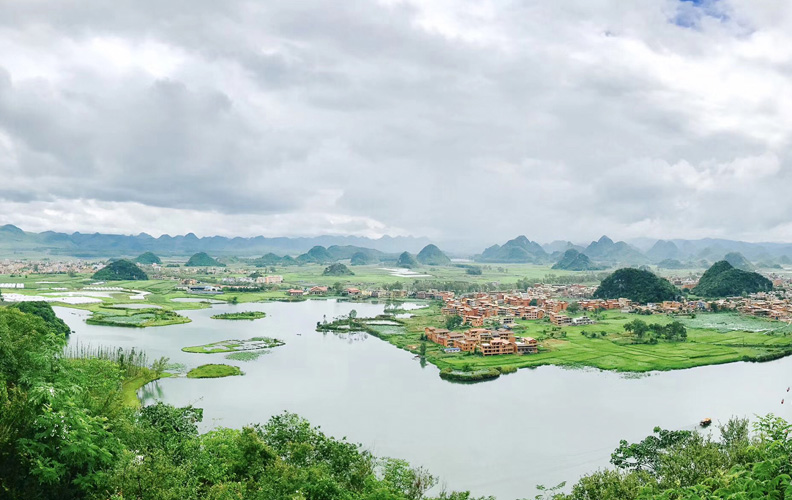 美麗的普者黑景區(qū)俯瞰圖。